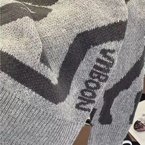 Gray Patterned Crewneck Sweater - Casual Knit Pullover